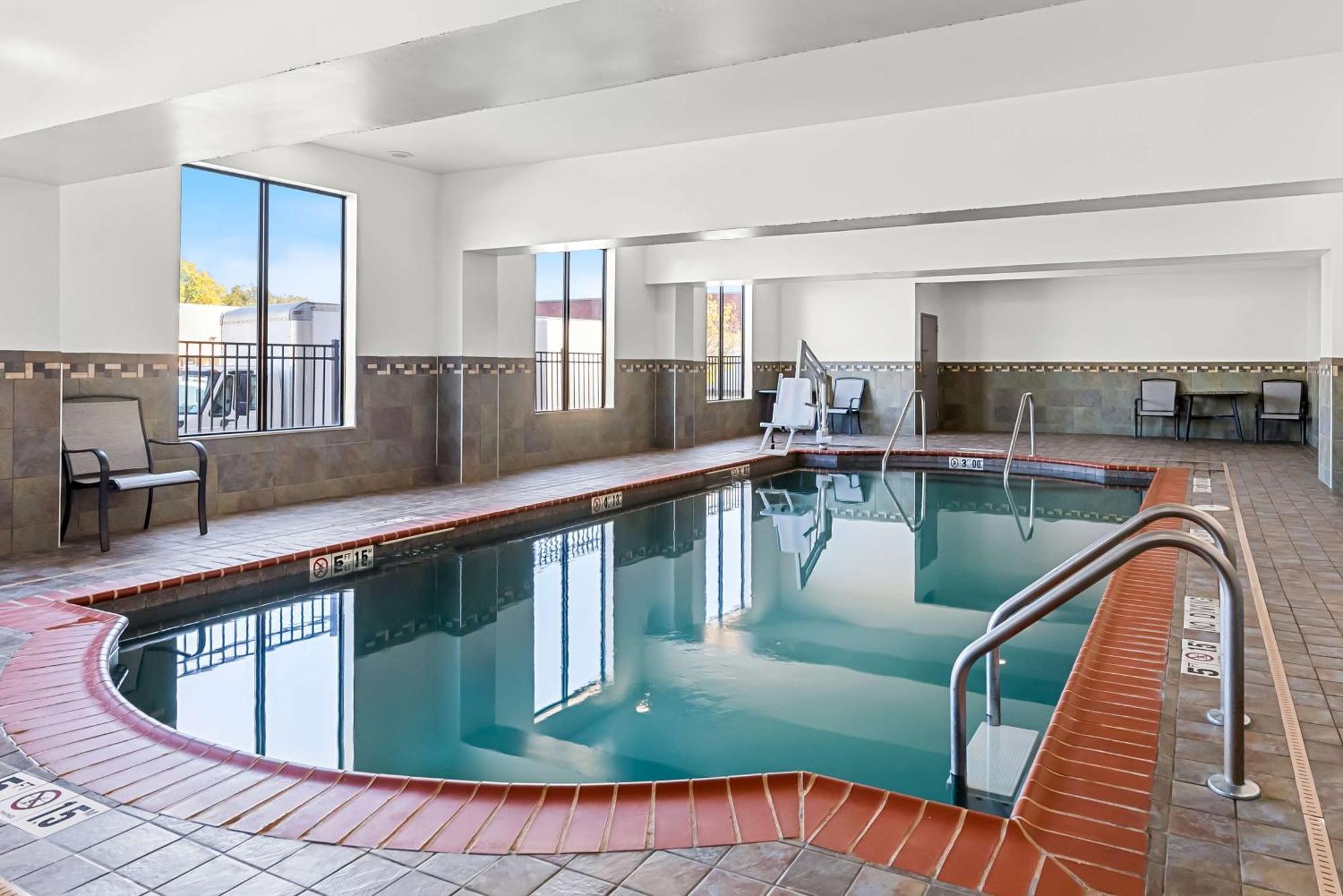 Best Western St. Louis Airport North Hotel & Suites Hazelwood Zewnętrze zdjęcie