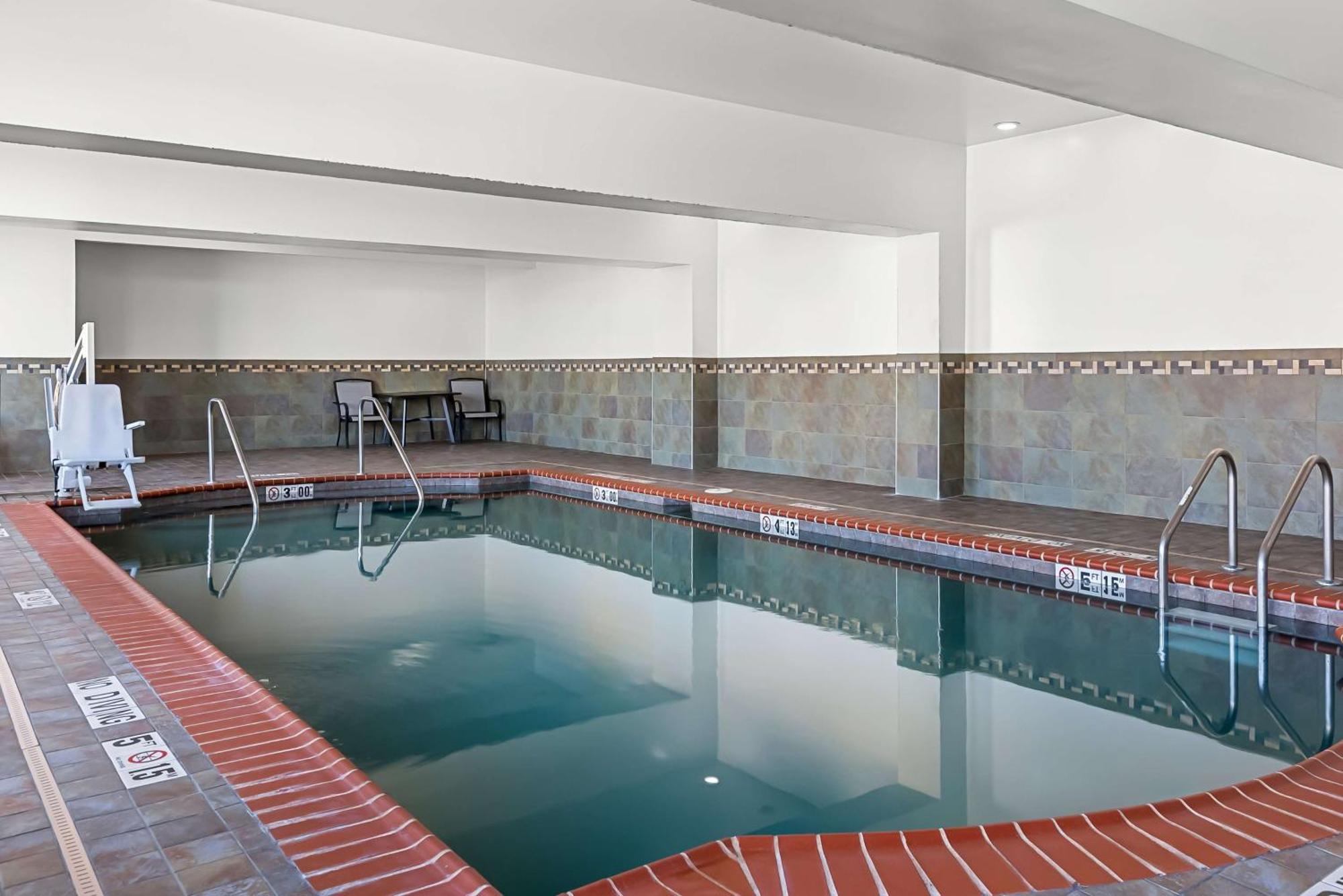 Best Western St. Louis Airport North Hotel & Suites Hazelwood Zewnętrze zdjęcie